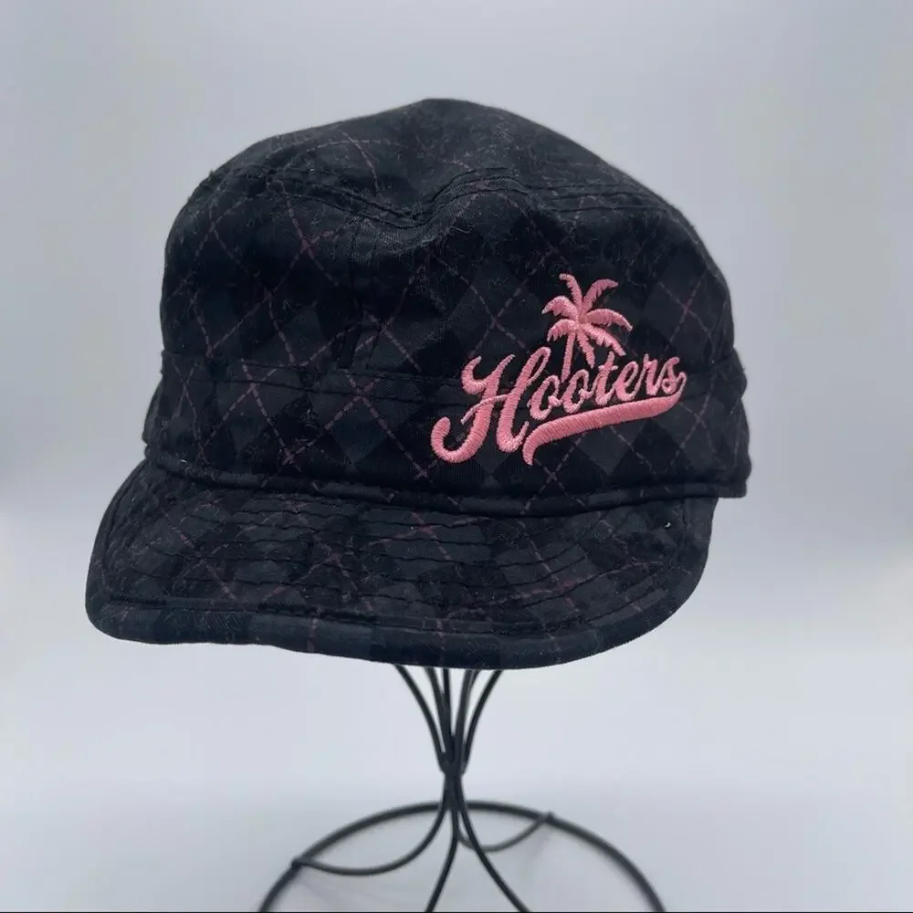 Hooters Cadet Style Cap. In excellent condition!!
